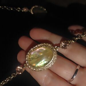 Elegant Gold and Iridescent Women's Bracelet